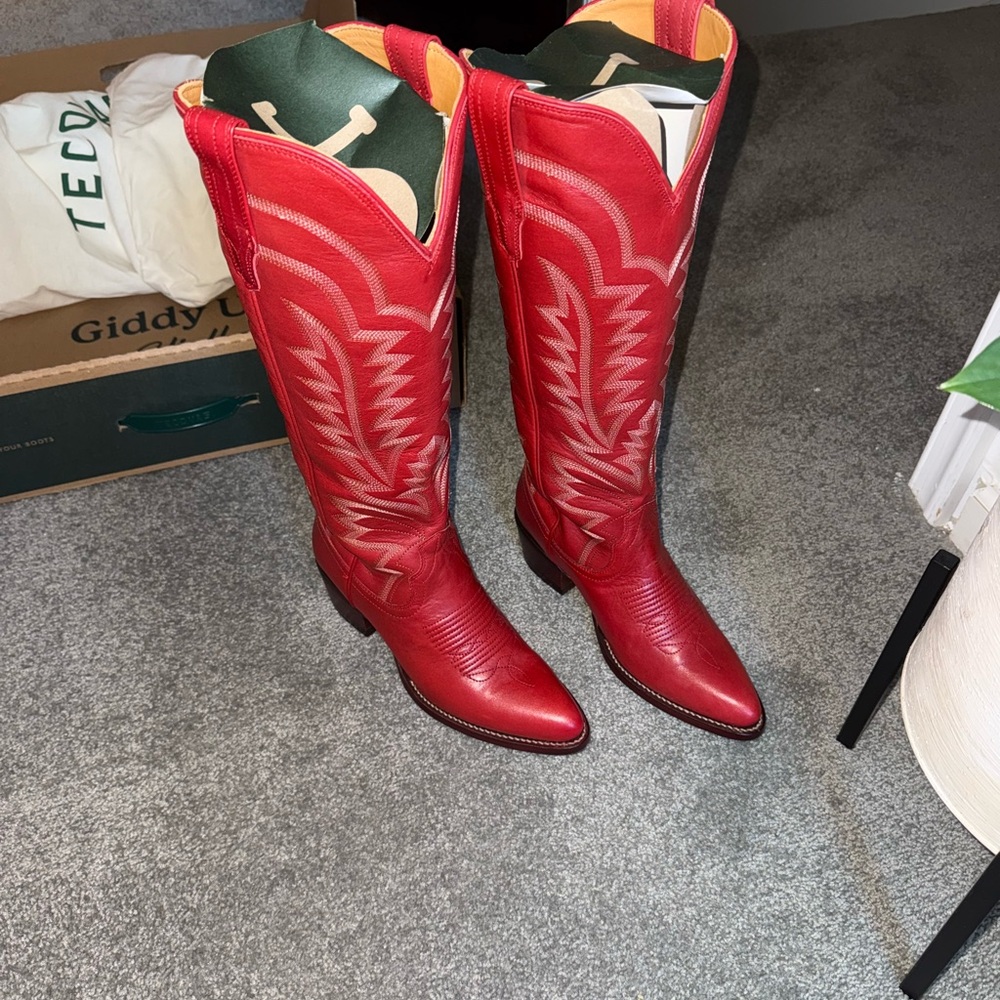 NWT Crimson Abby Tecovas - Picture 2 of 7